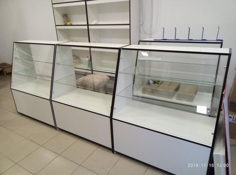 Вітрина торговельна із ДСП зі скляними полками СТАНДАРТ СТ-14, 1100х900х450 мм, білий &mdash; фото 3